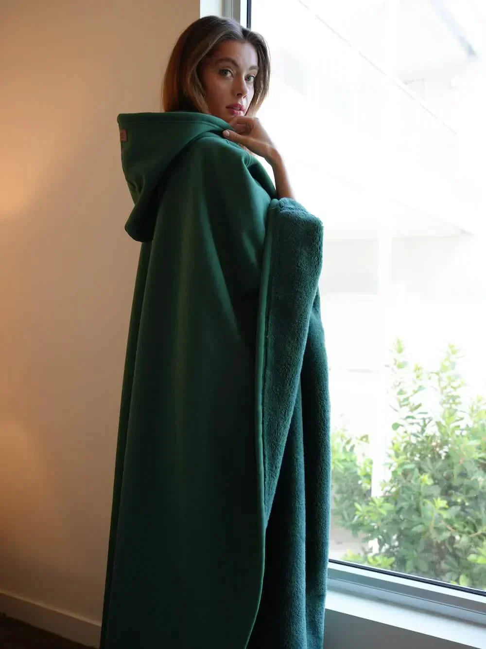 SnugCloak | Snuggle into winter with the coziest cloak