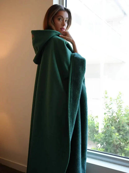 SnugCloak | Snuggle into winter with the coziest cloak