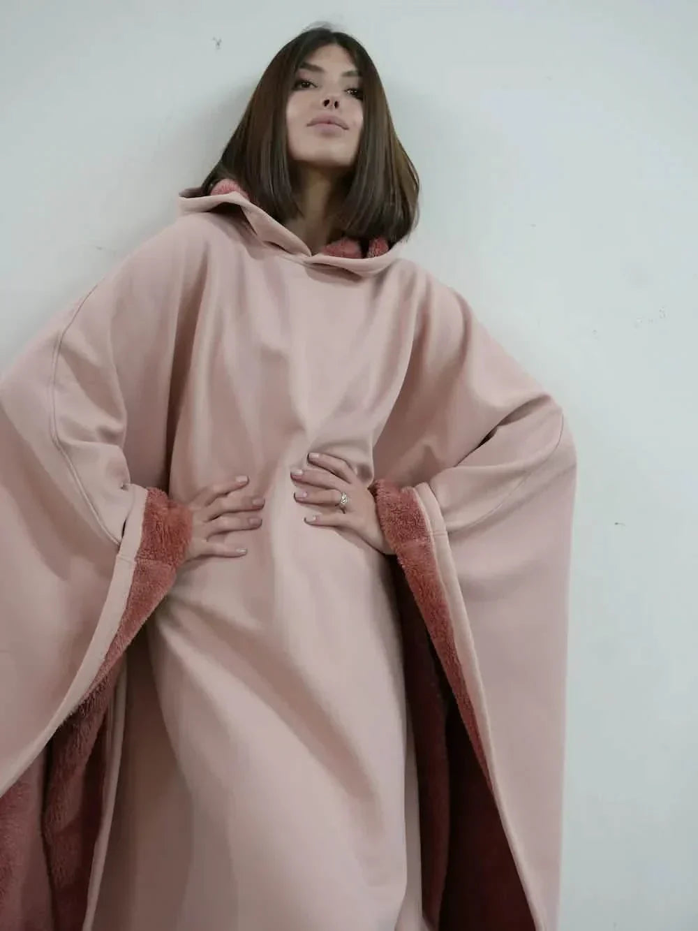 SnugCloak | Snuggle into winter with the coziest cloak