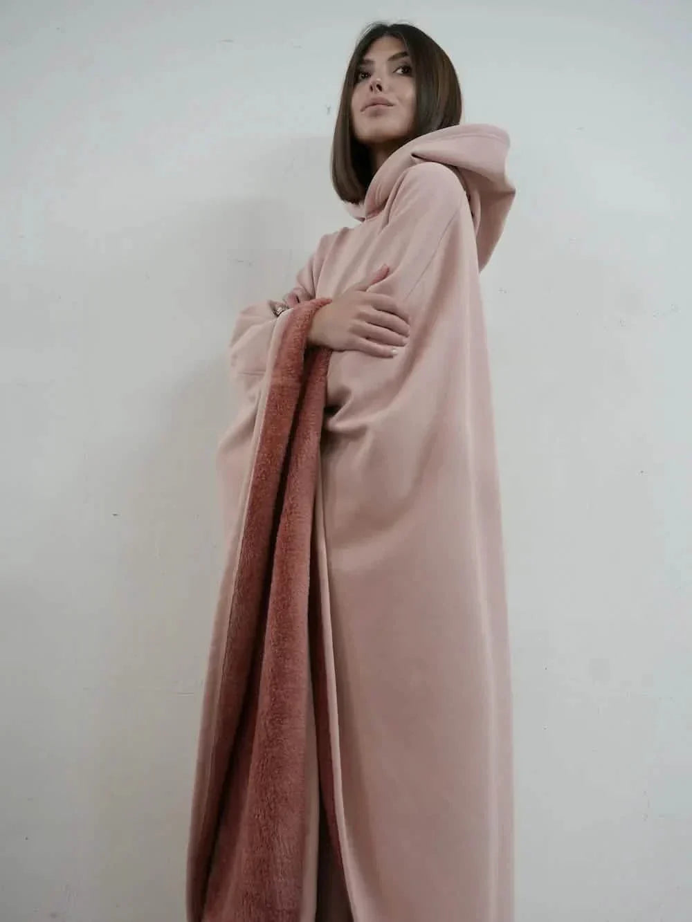 SnugCloak | Snuggle into winter with the coziest cloak