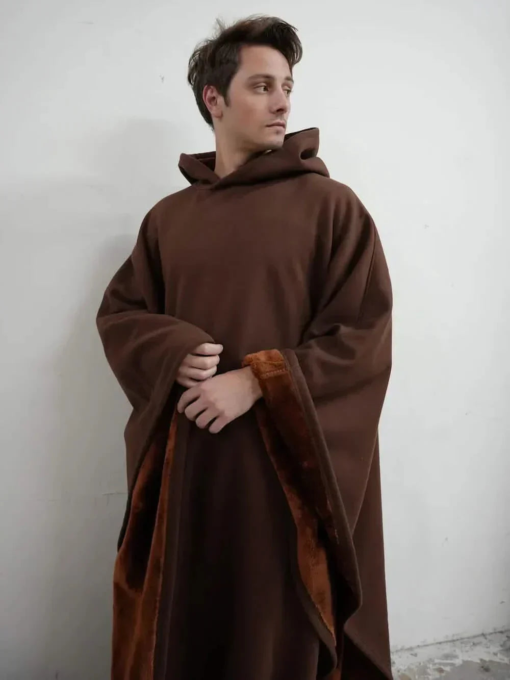 SnugCloak | Snuggle into winter with the coziest cloak